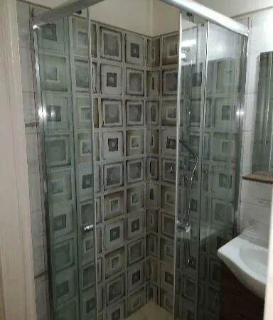 La Piccola Stamberga بستويا